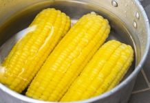 Kukuruz više ne morate da kuvate satima, dodajte 1 sastojak iz frižidera i biće gotov za 10 minuta