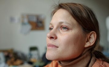 Žena iz Jagodine u dedinoj kući pronašla papir koji je čuvao porodičnu tajnu: Za misteriju njene majke ni otac nije znao, a od tog dana traga za ovim čovekom