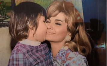 FOTOGRAFIJE SILVANE ARMENULIĆ KOJE TERAJU SUZE NA OČI: Ćerka Gordana je imala samo 12 godina kada je izgubila majku, a svojom objavom je sve raznežila (FOTO)