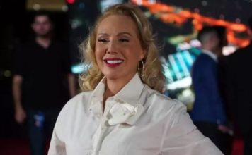 Ovako izgleda tijelo žene od 65 godina kad se fotografije ne fotošopiraju: Brena se skinula u kupaći – stara nab0rana mačkica ispala, koža visi na sve strane – uzaas