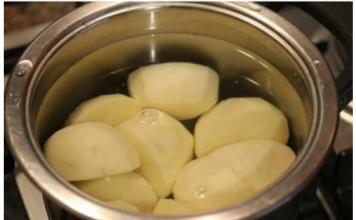 U vodu u kojoj kuhate krompir uvijek dodajte 1 sastojak: BRŽE ĆE BITI GOTOV I NEĆE SE RASPASTI