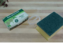 Trik sa kuhinjskom spužvom koji je zaludio internet: Genijalna ideja za čistu i mirisnu WC školjku