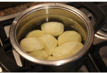 Voda i sol nisu dovoljni: Uvijek dodajte ovaj sastojak kuhanom krumpiru i bit će fantastičnog okusa