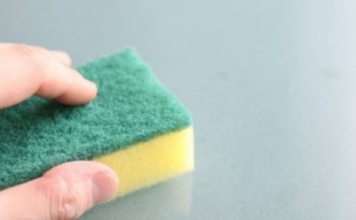 Spužva za suđe je najveći izvor bakterija: Evo šta koristititi umjesto nje