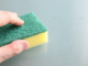 Spužva za suđe je najveći izvor bakterija: Evo šta koristititi umjesto nje