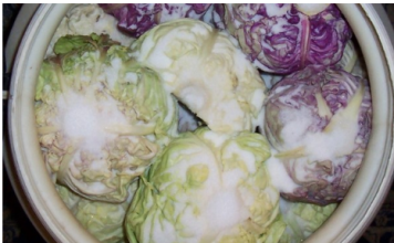 Ne bacajte ga: Kiseli kupus može da vam traje sve do leta, dodajte mu sada samo jednu stvar