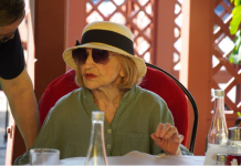 “Jede jagnjetinu, popije i pivo, a cigare pali jednu za drugom”: Evo kako sa 94 Mira Banjac uspeva da bude živa legenda