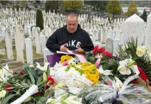 SIN HALIDA BEŠLIĆA DOŠAO NA GROB JUTRO NAKON SAHRANE, A TAMO GA SAČEKALO OVO! O prizoru svi bruje