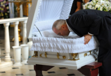 Da li valja ljubiti pokojnika? Mnogi Srbi to rade, a ovo je prava istina