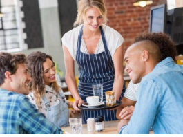 Šta znači kada gost pomaže konobaru da pokupi tanjire sa stola, prema psihologiji?