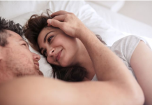 Šta znači kada te muškarac gleda u oči tijekom intimnog odnosa?