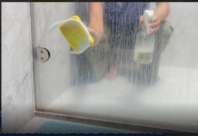 Rastvorite u toploj vodi i poprskajte staklo, slavinu i kadu: TUŠ POSTAĆE KAO NOV!