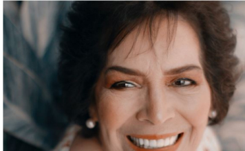 Čuveni pisac objasnio: „Žena počinje da stari kada se kod nje primete ove dve stvari“