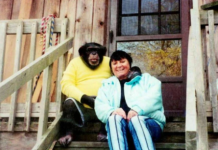 Sandra se godinama kupala i spavala sa šimpanzom ne sluteći šta će joj se desiti: Od užasa koji je doživela ni danas se nije oporavila