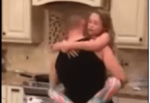 Mislila je da joj muž i kćerkica spremaju jeIo u kuhinji, ali kad je ušla u tamo, zaIediIa se od scene koju je zatekla: Zatim je uključila kameru – da li je on n0rmalan (Video)