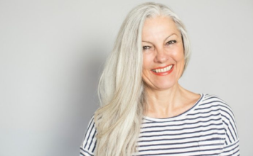 ŽENA POSLIJE 5O. GODINE NE TREBA DA IH NOSI: Izbacite 3 stvari iz GARDEROBE i bićete ODMAH mlađe za deceniju