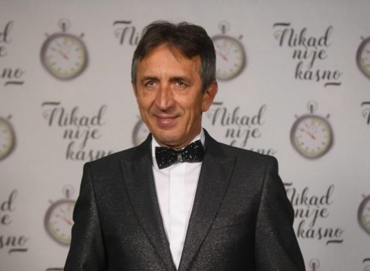 Krio IME kao zmija noge! Svi su mislili da je on SRBIN, sve se saznalo kad se razboIio! SVI su razočarani: OVO ĆE MU PISATI NA 0SMRTNICI!!!