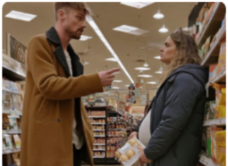 Smijao se mom izboru večere – nije znao ko stoji iza mene