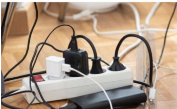 GLAVNI JE UZROČNIK VEĆINE POŽARA: Jedan kućni uređaj nikada ne uključujte u produžni kabl