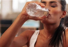 NAJZGODNIJA ŽENA OTKRILA TRIK: Pijte vodu na ovaj način i KILOGRAMI SE SAMI TOPE