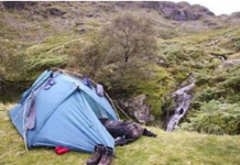 Otišli su u Afriku na kampovanje. Legli su spavati u šator, a kada su se ujutro probudili – ŠOK!