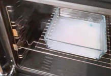 Stavite unutra i SAMO uključite rernu. Najgora prljavština će se sama skinuti!