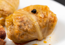 Vječna dilema: Evo da li meso treba da se dinsta prije motanja sarme (RECEPT)