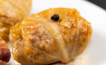 Vječna dilema: Evo da li meso treba da se dinsta prije motanja sarme (RECEPT)