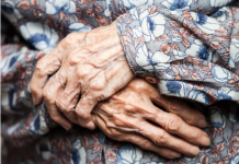 Šta je to “starački miris” i kako se ga rešiti? Stručnjakinja za dugovečnost tvrdi da samo jedna namirnica pomaže