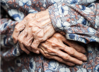 Šta je to “starački miris” i kako se ga rešiti? Stručnjakinja za dugovečnost tvrdi da samo jedna namirnica pomaže