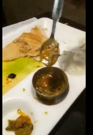 Otišao u omiljeni restoran, ono šta je pronašao u hrani zgrozilo ga FOTO