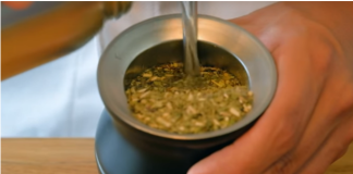 Najbolji narodni čaj protiv upornog kašlja: Kuva se od ovog povrća, pije dva dana i čisti pluća od sekreta