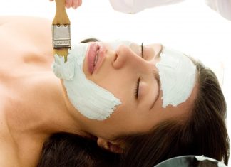 MAZALA JE LICE SA OVIM, STARAČKE PJEGE SU NESTALE: Ovako se zauvijek riješite SMEĐIH MRLJA sa kože, savjetuje poznati dermatolog