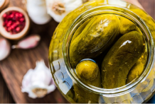 Kad ovo pročitate tečnost od kiselih krastavčića više nikada nećete baciti: Evo kako može da se iskoristi i za šta je sve dobra