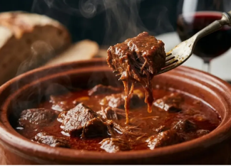 Sipajte čašu ove namirnice u grah ili gulaš: Meso se raspada, ukus je vrhunski, a stomak ne nadima