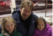 Pomogla sam siromašnom ocu u restoranu, a onda se on vratio