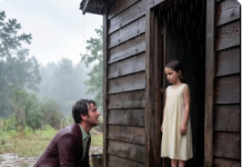 Bogataš je potražio zaklon od kiše – I otkrio strašnu tajnu preko puta