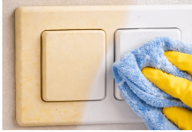 Ovo rade svi pogrešno: Kako pravilno očistiti žutilo sa plastike