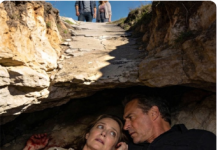 Na planinarskoj stazi iznad Velebita, moja snaha i sin iznenada su gurnuli mene i muža niz liticu. Ležeći dolje, krvava, čula sam muža kako šapće: “Ne miči se… pravi se mrtva.” Kad su otišli, otkrio mi je istinu strašniju od samog pada.