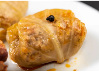 Samo ovako se pravi zaprška za sarmu: Kuharica otkriva caku da bude onako “baš po ukusu”