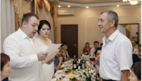 Kada je siromašan otac svojoj kćerki za vjenčanje poklonio običnu kovertu, bogata rodbina mladoženje počela se smijati takvom „velikodušnom“ poklonu.