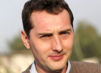 Ovaj Bosanac zbog svog imena hit na Balkanu: Pop nije hteo da mu krsti decu kad je čuo kako se zove, policija mu prašta prekršaje, tek da vidite imena braće