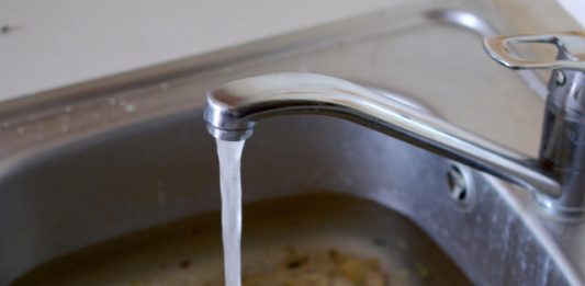 Stavite kesu u odvod sudopere! Nikad više nećete zvati majstore!