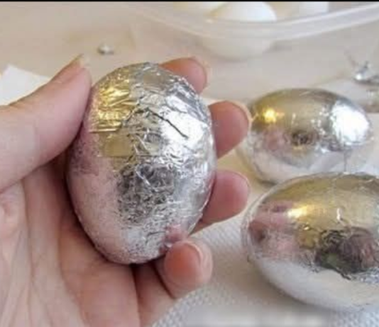 PRlJE FARBANJA, JAJE UM0TAJTE U ALUMlNlJSKU F0LlJU: Efekat je magičan, EV0 KAKO ĆE IZGLEDATl KAD JE SKINETE…