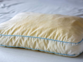 Smesa od 3 sastojka koja čisti jastuk i dušek: Uklanja mrlje, mrad i grinje