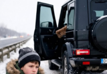 Ostavila je siroče na snegu uz reči: “Ti si samo teret”, a mesec dana kasnije, kući je dočekao šok života!