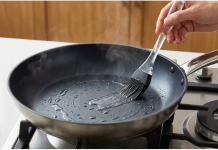 Zašto iskusne domaćice brišu tavu octom prije prženja: stari kuhinjski trik