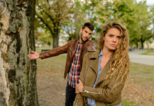 6 znakova da je muškarac s tobom tijelom, ali srcem uz bivšu