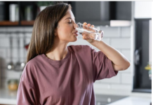 Ovo su tihi znaci da ne pijete dovoljno vode: Većina ih ignoriše i misle da je do umora, a rešenje je lako