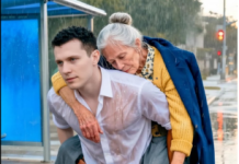 Svi su prošli pored nje, samo je on stao: priča o mladiću čija je dobrota otvorila vrata uspeha